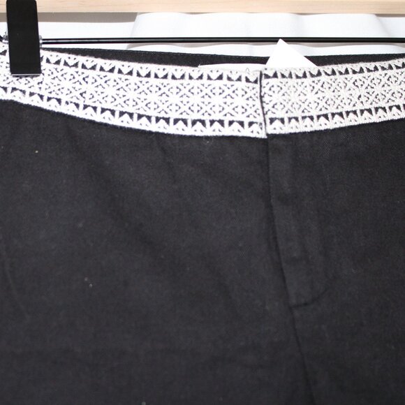 NWT Joie Gerardine Black & White Embroidered Shorts Chino Style Size 2 - Picture 3 of 10